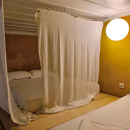 Pensión Color Panteli