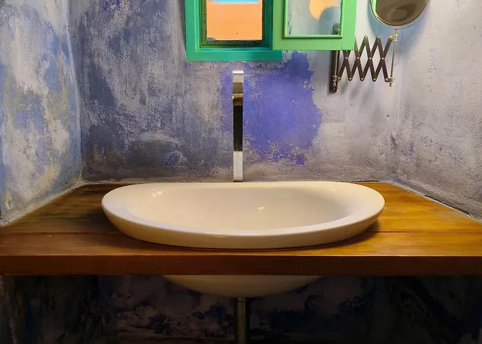 بيت ضيافة Color